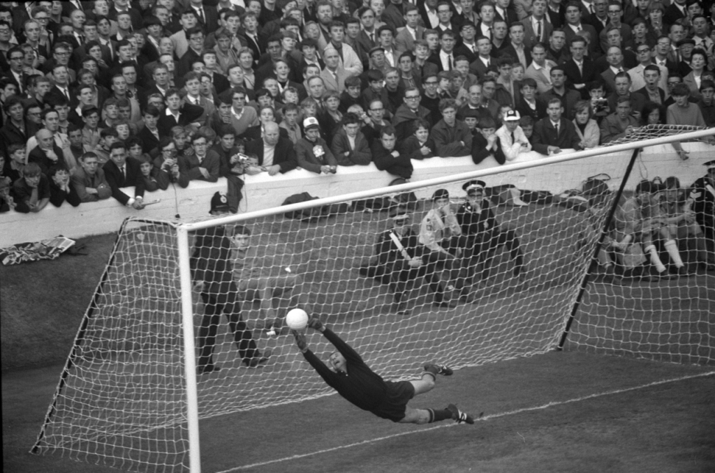 1990: Kiper Legendaris Lev Yashin Tutup Usia
